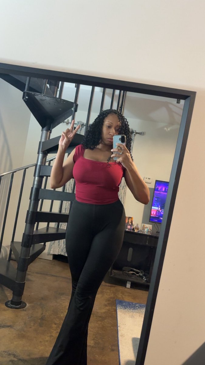 EvyBaby's tweet photo. That waistline tho 😮‍💨 https://t.co/KHOctMgE40