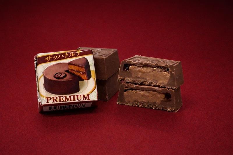 TIROL_jp's tweet image. 🍫❤🍫❤🍫❤🍫❤🍫❤

本日発売！
こだわりを追求したプレミアムシリーズから
＜ザッハトルテ＞登場！

🍫❤🍫❤🍫❤🍫❤🍫❤

チロルチョコの本気の一粒...
ぜひご賞味ください🫶