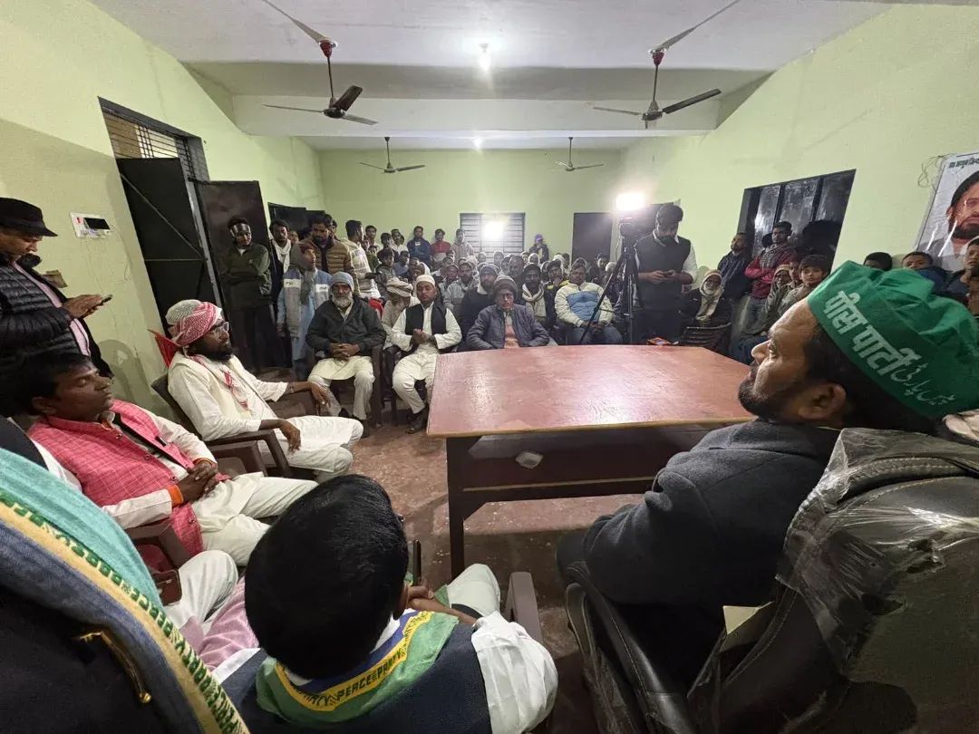 FanPageNeta's tweet photo. कुड़वा छितही में जन चौपाल राष्ट्रीय अध्यक्ष
जनाब डॉ० मोहम्मद अय्यूब साहब

अब्दुल करीम
पार्टी मीडिया प्रभारी
भावी जिला पंचायत सदस्य प्रत्याशी
वार्ड नं० 29, पौली द्वितीया
पीस पार्टी
#peaceparty 
#PoliticsLive #SantKabirNagarNews 
#UttarPradeshNews 
@ppayub https://t.co/lwOCQs5Lym