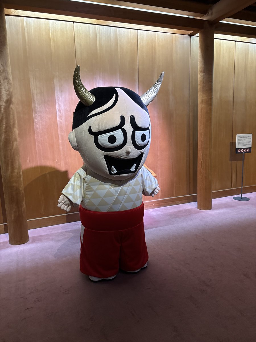thenohcom's tweet photo. 国立能楽堂では、1月16日のショーケース公演と1月27日のオープンデイにて、オリジナルキャラクター・はんにゃちゃんが初登場！
ロビーで、お客様と交流しました。
今後も国立能楽堂主催のイベントなどで活躍する予定です。
https://t.co/DPRVRHAWw2 https://t.co/a3fFYBn8Gh