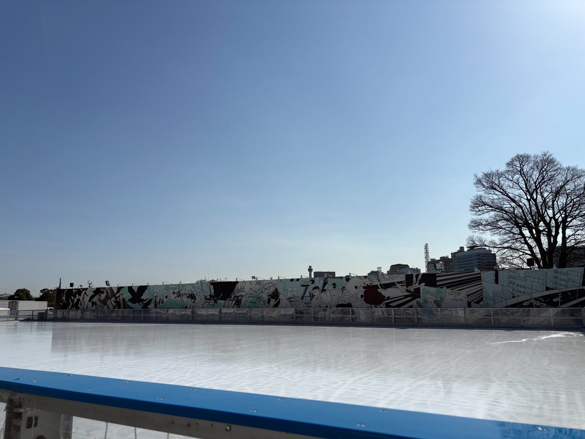 1月30日（金）
本日のアートリンクは13:00にオープンします⛸ 

気持ちの良い青空の下、スピード感のあるアートと共に氷上をお楽しみください💨
夜景×スケートもおすすめです🌟

#赤レンガ倉庫 #冬 #スケート #みなとみらい
