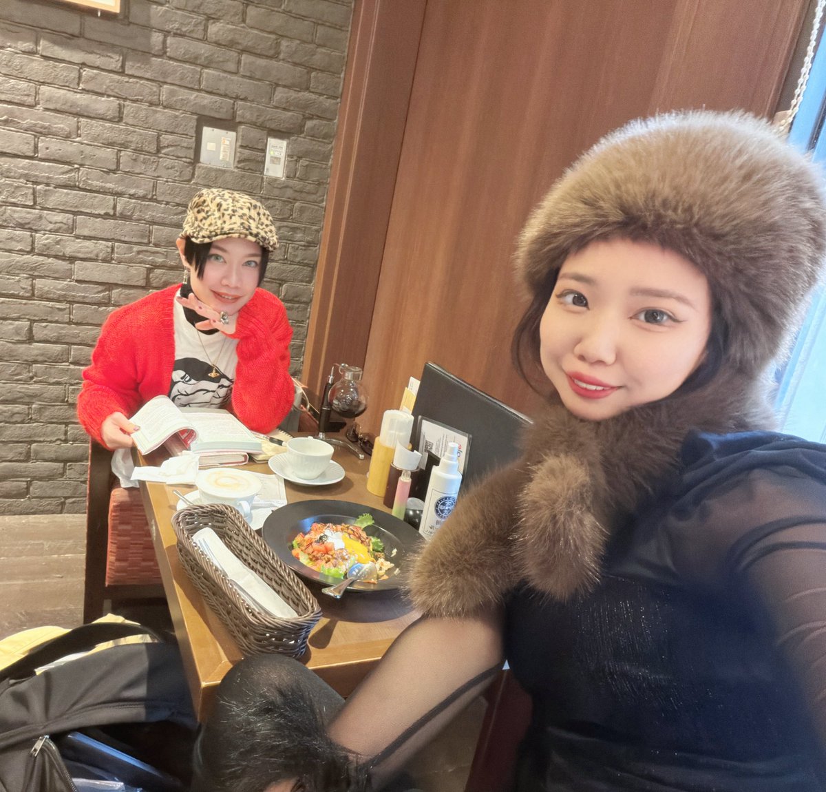 miitonn25's tweet photo. ギャルとランチしながら、12歳が解く問題2人係で解いて、解説よんでおもろーってなってる💕

#頭を使える良問
@TAKAMATSUSATOS1 https://t.co/Ltfs5HVcuo