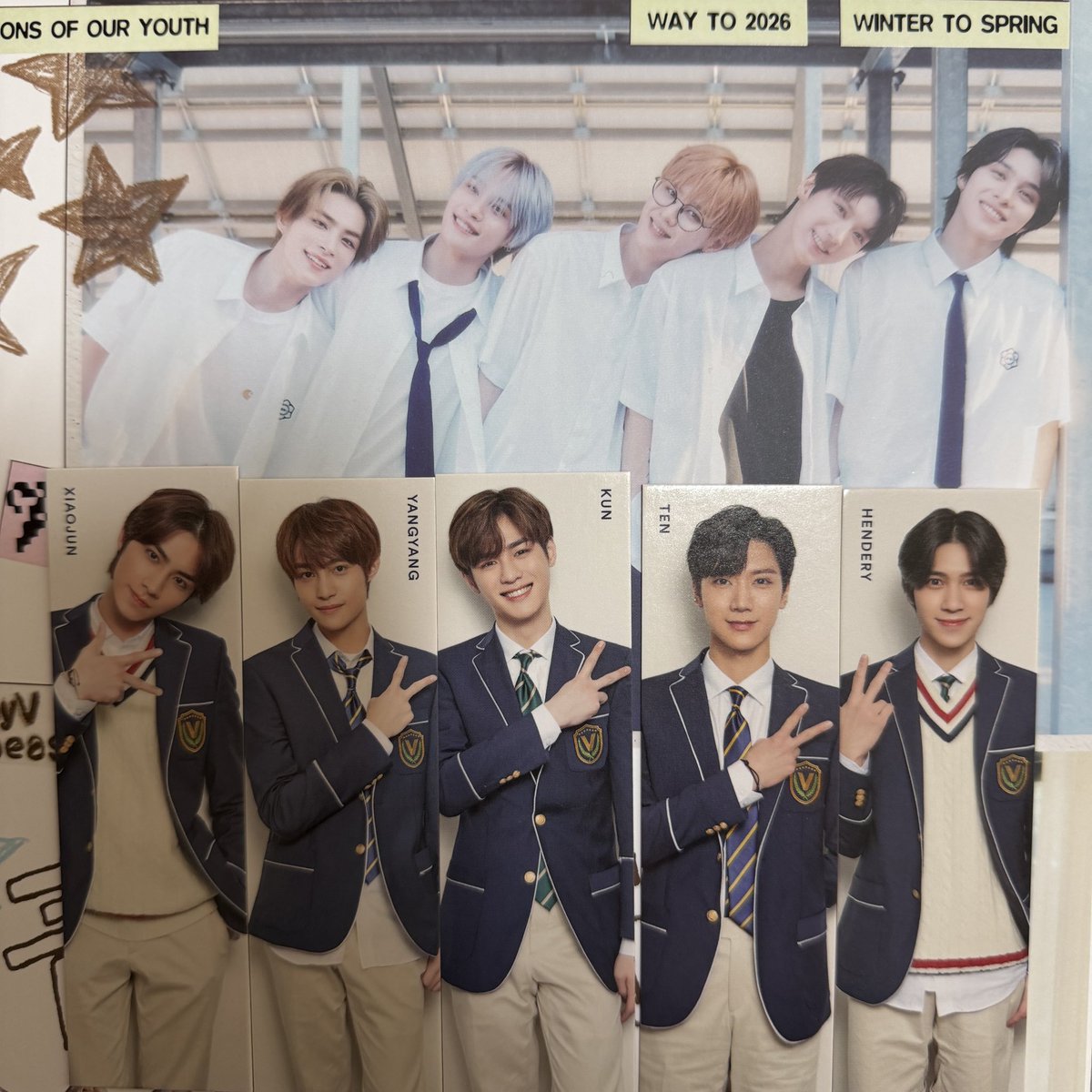 99cantonese99's tweet photo. 웨이션브이 좋은 점 옛날옛적에 스쿨;;키트;; 라는 게 있었어서 각 잡고 교복입고 굿즈내고 그랬는데 7년 뒤에도 관리 빡세게 해서 시그로 교복컨셉 소화함
사실상 과시죠 이거 

아 자랑스러워 https://t.co/3l58uhTgHG