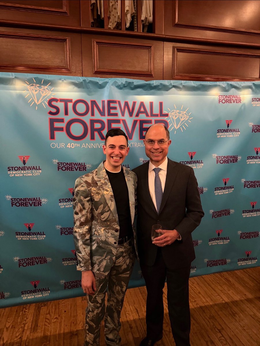 alanpardeeny's tweet photo. Honored to celebrate 40 years of @SDNYC last night! Since their founding, we’ve seen incredible progress for LGBTQ+ equality. But our work isn’t finished. Now more than ever, we must stand together to defend queer rights against attacks from Trump and MAGA Republicans. https://t.co/9WJZVcNoiG