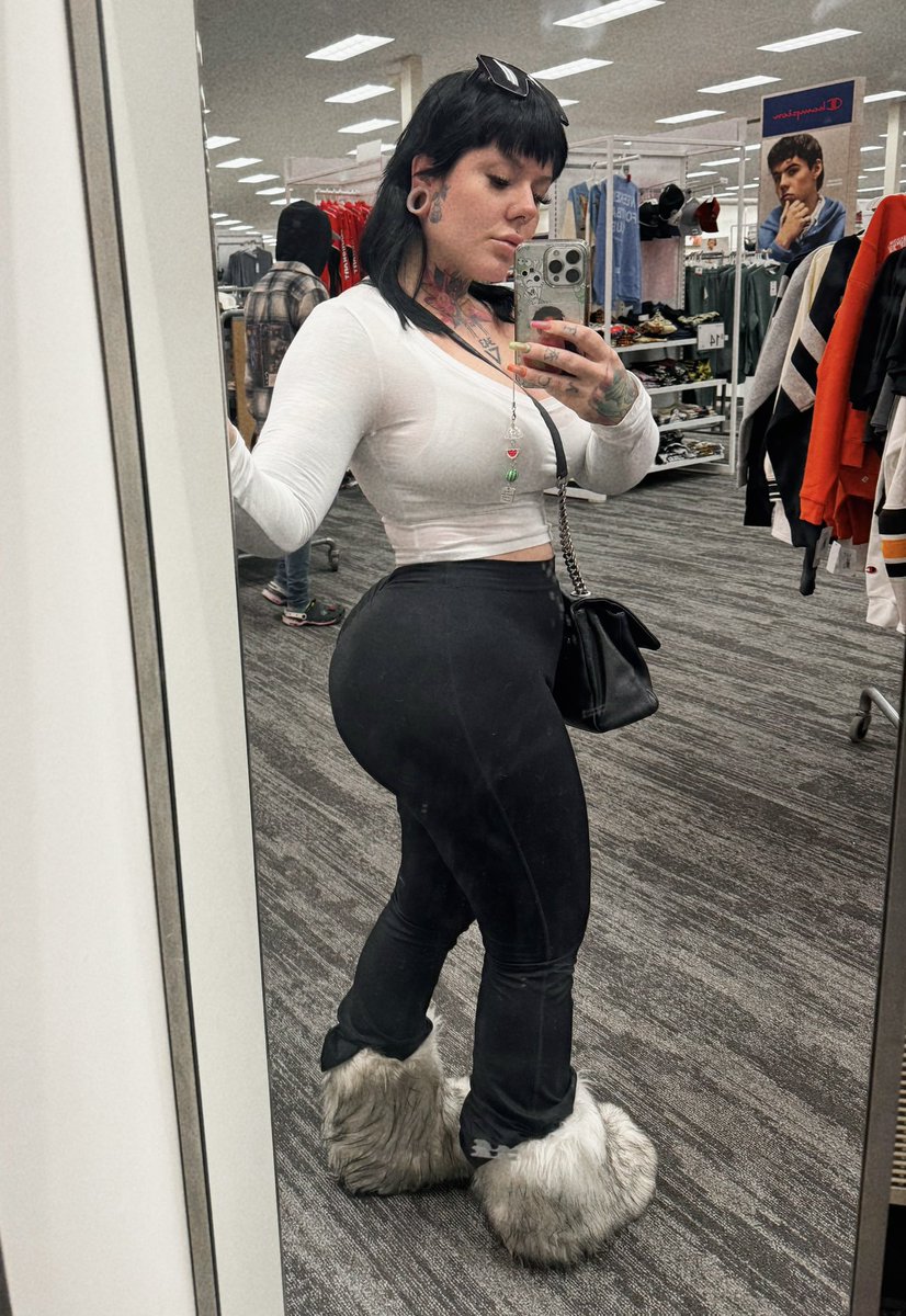 meet_jane001's tweet photo. Yoo guys wil like to have alcohol date with me ? 💦💦🍆 https://t.co/psayyKhBaD