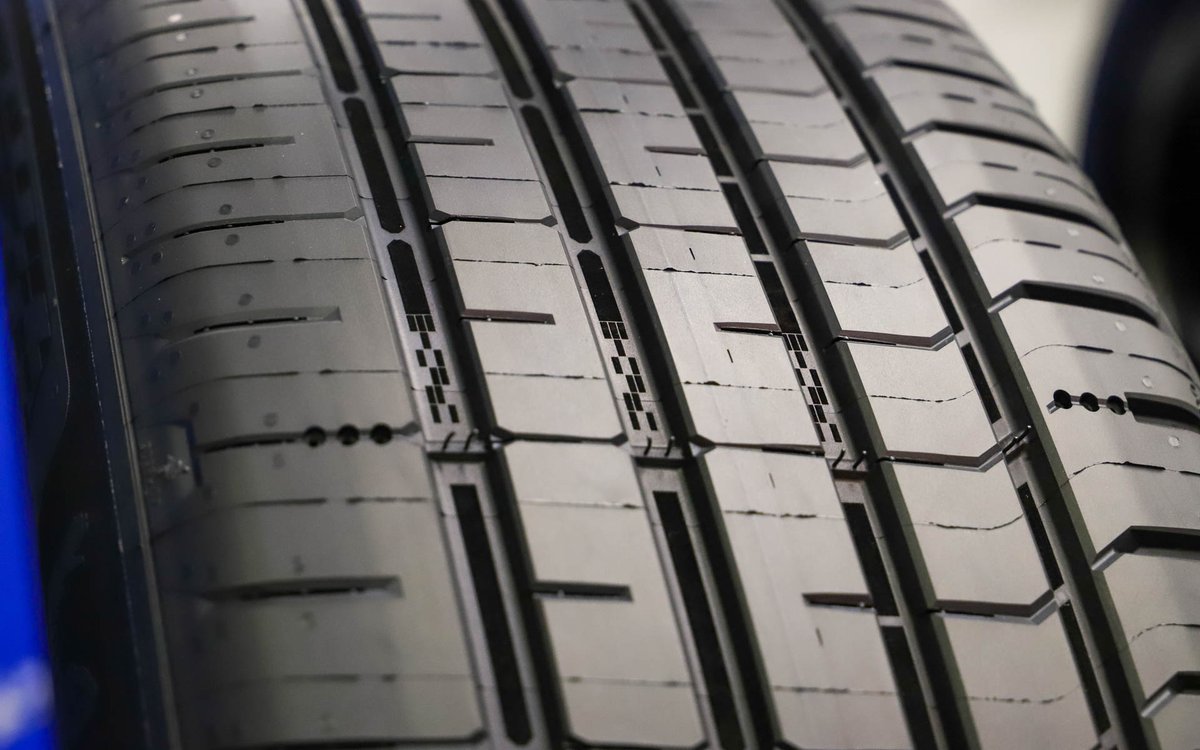 Nexus_hiroya's tweet image. まってこれトレッド面までプレミアムタッチ加工の金型使ってんのww

ミシュラン、「パイロットスポーツ 5 エナジー」「プライマシー 5 エナジー」発表会 両製品とも「環境にやさしく、日々の移動が安心で楽しいものになる」と須藤元社長 - Car Watch car.watch.impress.co.jp/docs/news/2082…