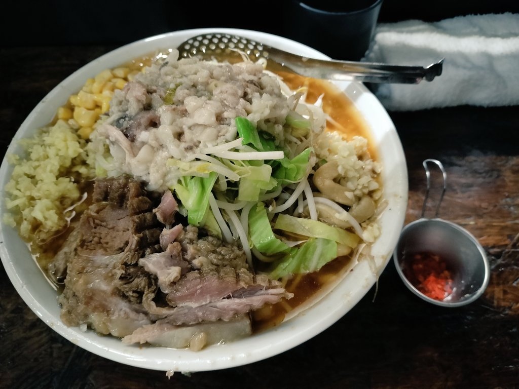 自家製麺まさき 非乳化
【限定】味噌ラーメン 海老変更
ﾆﾝﾆｸｽｸﾅﾒｼｮｳｶﾞｱﾌﾞﾗﾏｼﾏｼﾋﾉｺ別皿
エビの風味がたまらない❗スープが永遠に飲めて永遠に旨い😋
豚が歯いらないくらいにトロ旨❗
去年は2回しか行けてないので、今年は3回以上行く❗
ごちそうさまでした😁