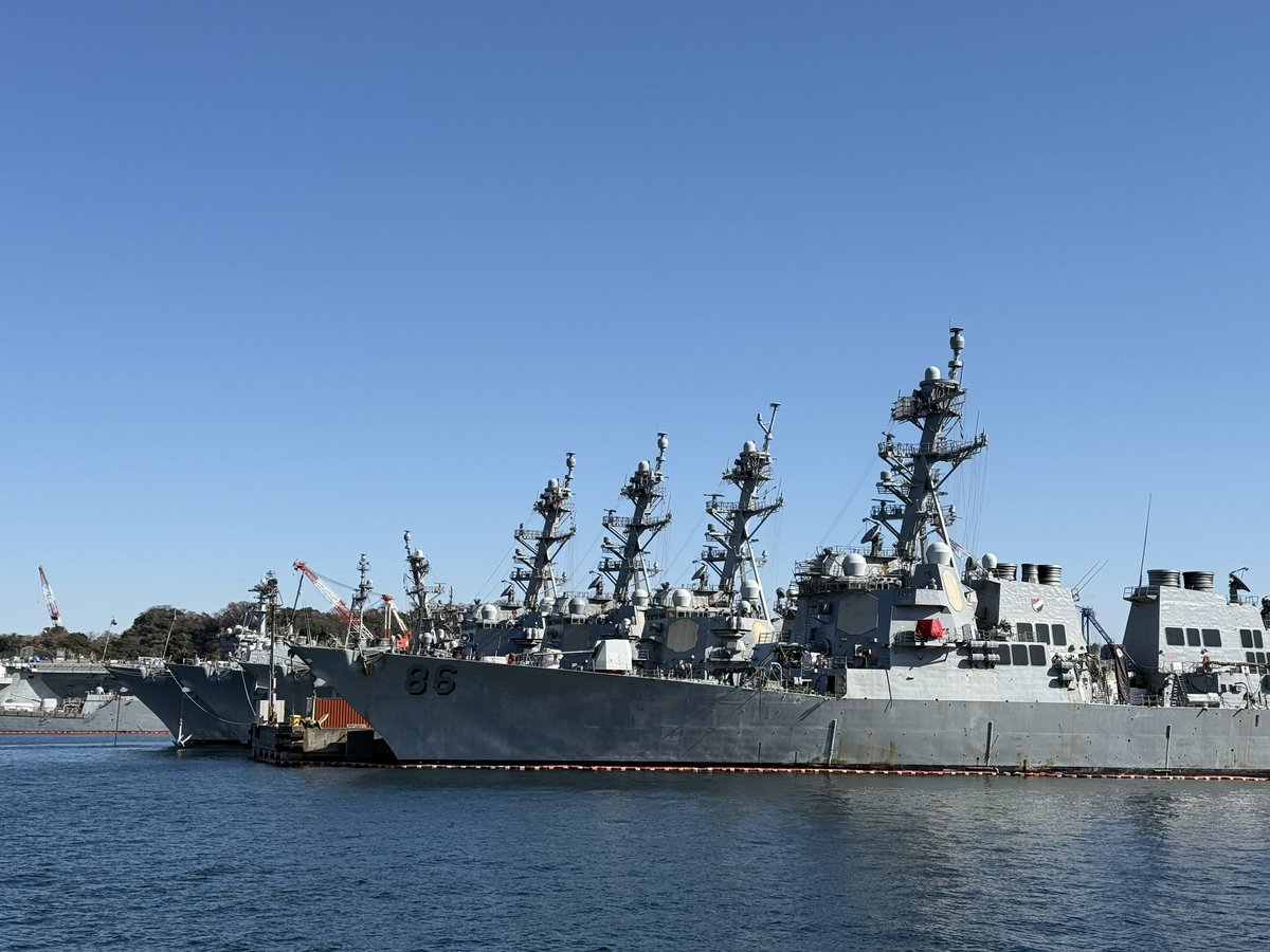 saorisoutyo's tweet photo. まじで良過ぎた。イージス艦わんさか。ジョージワシントンもいたんだな。圧巻。口あんぐり。 https://t.co/YnwysYIHIa
