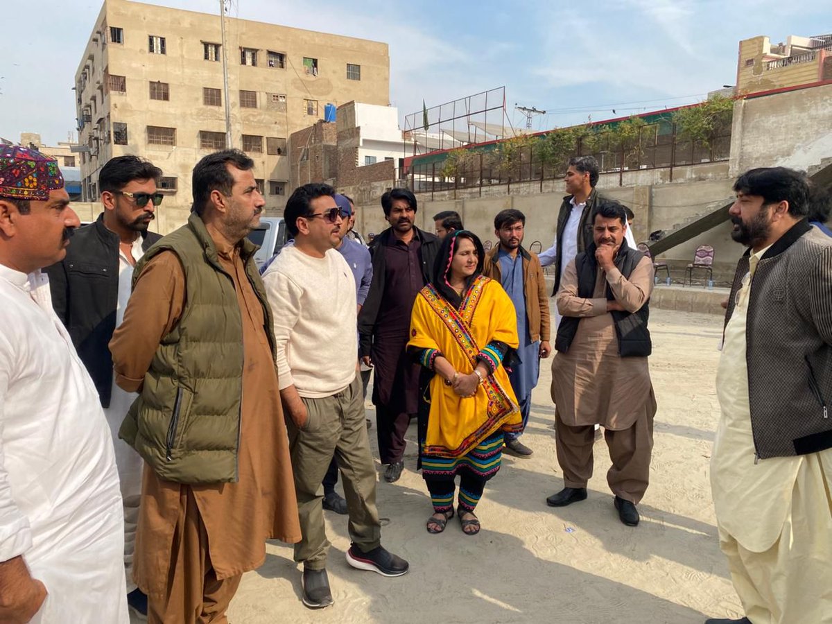 Muskan_22333's tweet photo. Mayor of Hyderabad @KashifShoroPPP visited Liaquat Colony Ground to inspect ongoing development work
Quality sports facilities for youth—a strong step towards a healthier community
@BBhuttoZardari
@AseefaBZ
 @jamkhanshoro https://t.co/T5yghDQutB
