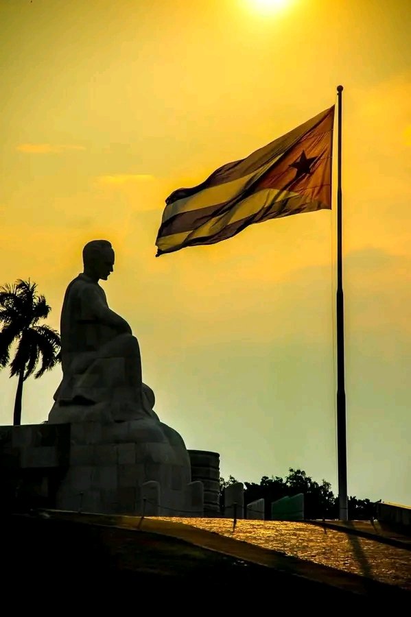 Colina_CTCuba's tweet photo. “La patria nos tiende los brazos. No hay más que un modo de obedecerla: -¡Juntos, y adelante!”

#MartíVive 🇨🇺 https://t.co/erAYmhvuh1