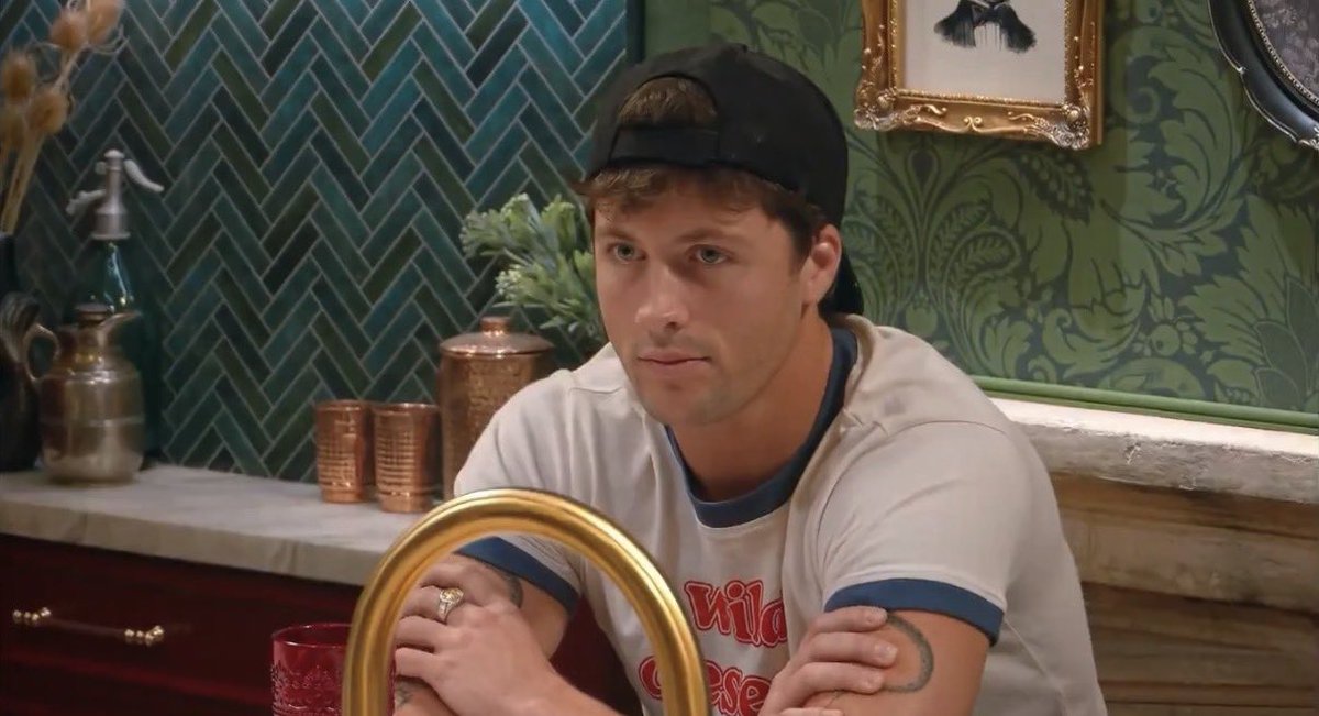 Rob stahppp 🥵 but also stop 😒 #TheTraitorsUS