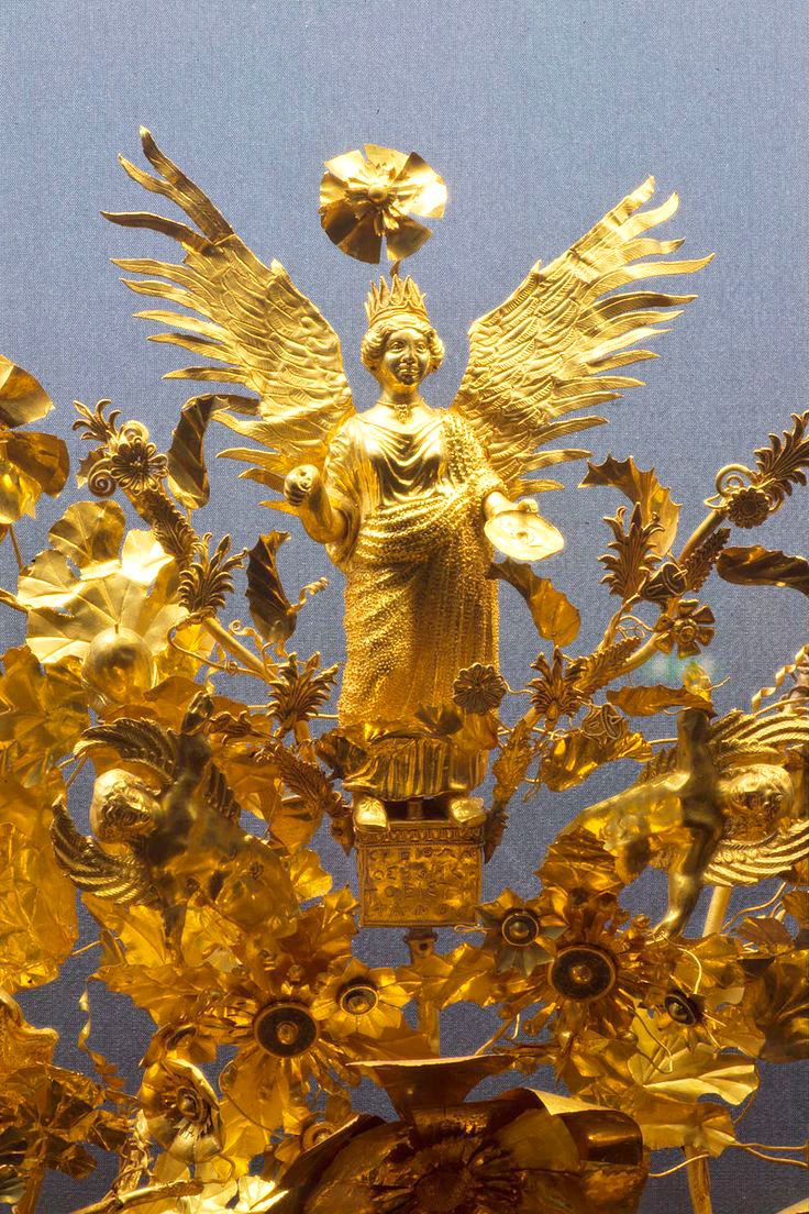 The Kritonios Crown is an exquisitely crafted 4th-century BC gold wreath, discovered in 1814 in a tomb at Armento in southern Italy. Adorned with delicate plant motifs and a winged goddess, it bears the inscription, “Kritonios dedicated this crown,” and is now housed in the