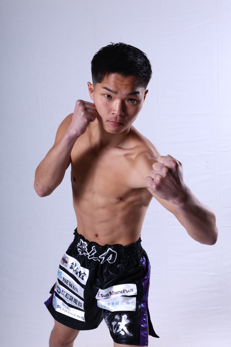 今日でプロデビューして4年が経ちました。
あっという間の4年
そして来週にはやっと届いたK-1の舞台。
このチャンス逃すわけがない。
最強のおれを魅せる。
これからも応援よろしくお願い致します！

#k1wgp #格闘技