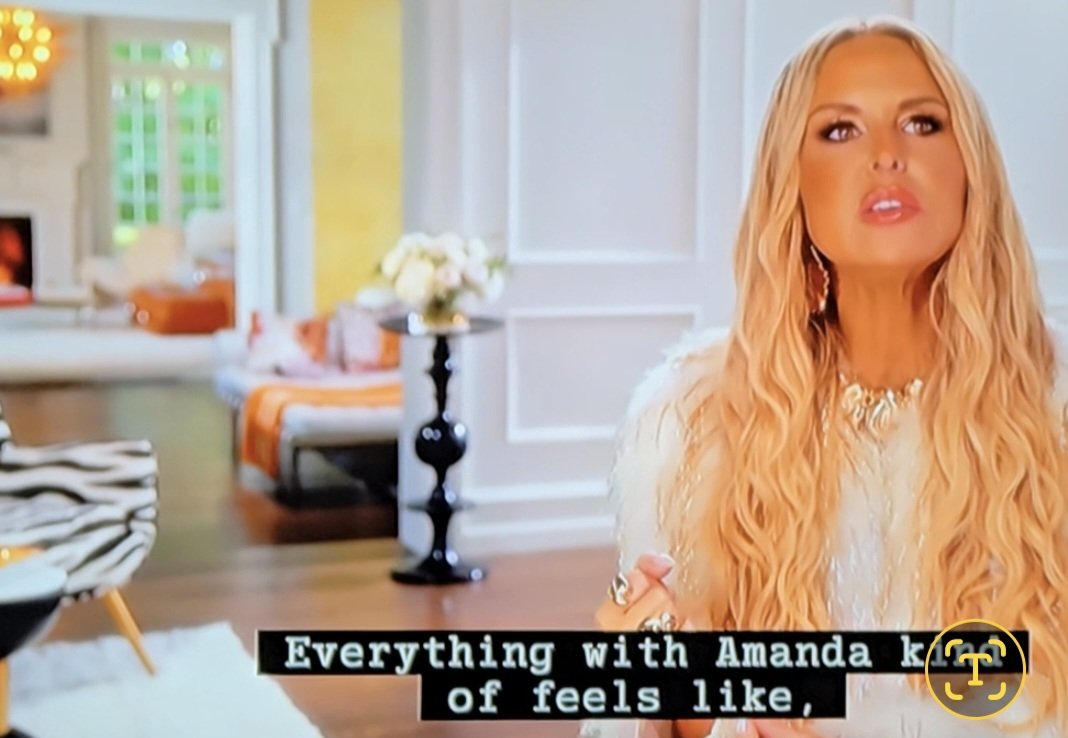 eichelle73's tweet photo. @BravoTV @RachelZoe @RHOBH @Andy 
OMG!!! THIS IS WHY I ❤️❤️❤️❤️ Rachel...SHE NAILED IT ON AMANDA TONIGHT!!!! I had this weird feeling about her and Rachel went and nailed it sooo airline 1960s 🤣🤣🤣 and the reaction from Erica soo spot on!!! 👌 https://t.co/oCXuznEhrz