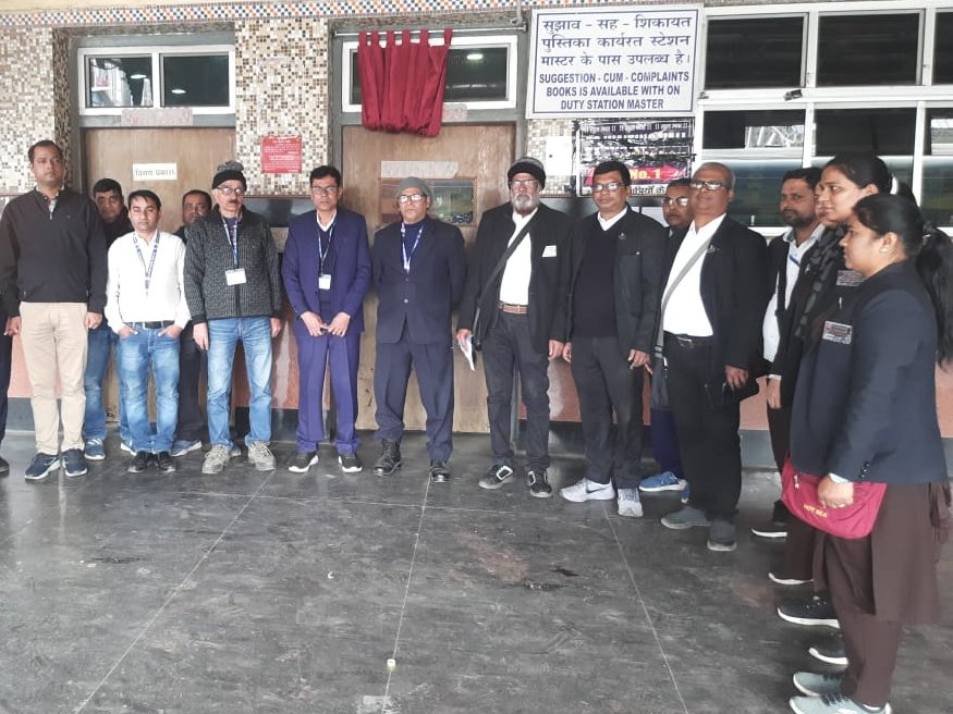 drmmalda's tweet photo. Martyr’s Day was observed at Bhagalpur Station to pay respects by observing two minutes of silence in remembrance of those who laid down their lives for the nation's freedom.#MartyrsDay #WeRemember #SaluteOurHeroes #DRMMalda #IndianRailways https://t.co/rSeGACYHt4