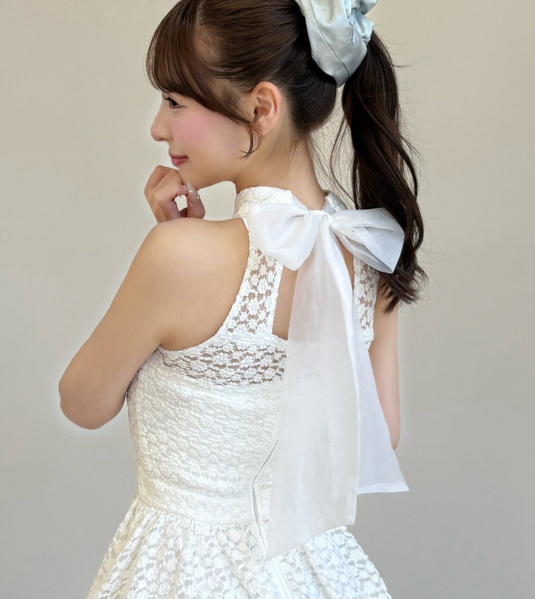 くるっと振り返りたくなる、バックリボンが可愛すぎるレースワンピ🤍
