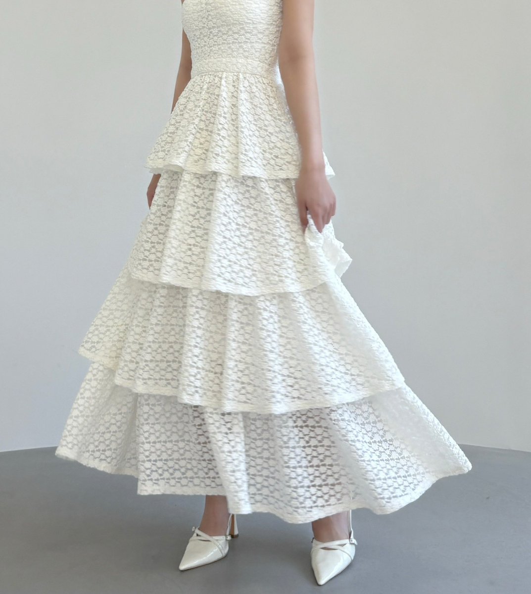 くるっと振り返りたくなる、バックリボンが可愛すぎるレースワンピ🤍