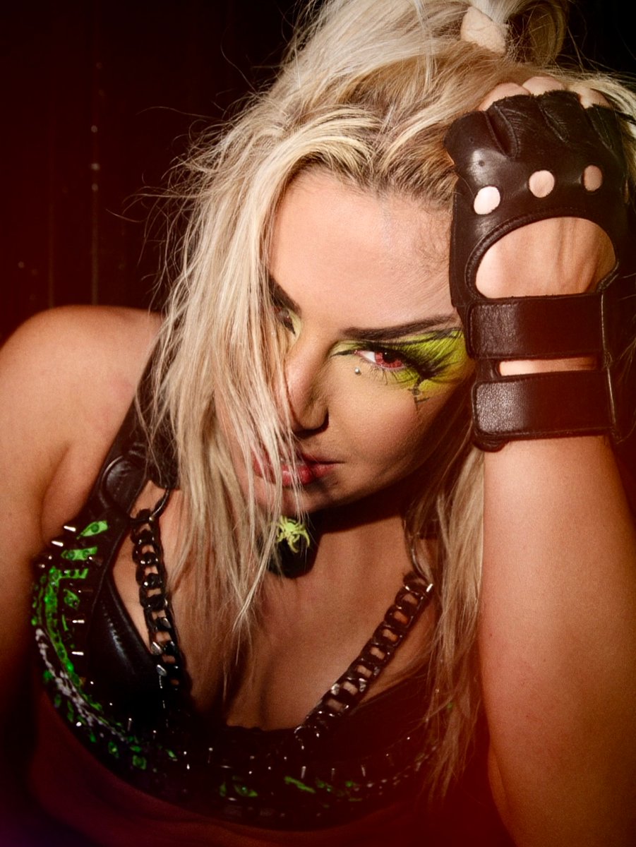 jerk_to_divas's tweet image. Abusive wife that comes home and takes her anger out on me after loosing her title match