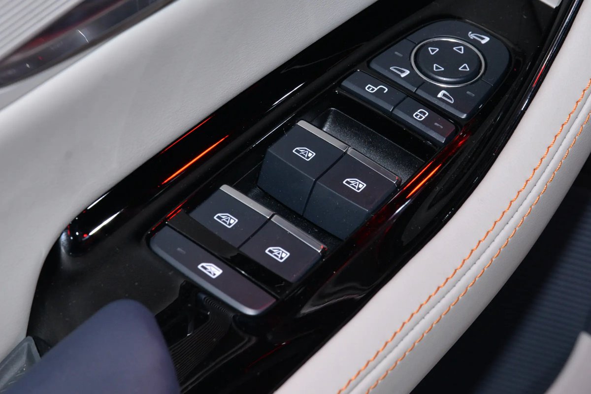 HaokunHan's tweet photo. Driving is quietly changing—and you can feel it.
Song PLUS EV 2025 Smart Driving Edition is made for people who value calm confidence, smarter daily travel, and a more effortless way to move through the city and beyond.
Those who understand this shift are already paying attention https://t.co/EwD6IKGf4m