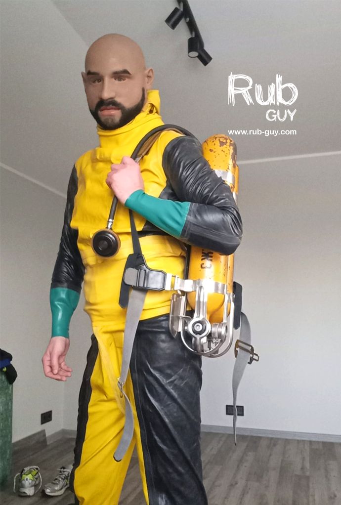 In Sadko diving suit still wearing Dimitri silicone mask
#siliconemask #diver #rubber #scuba