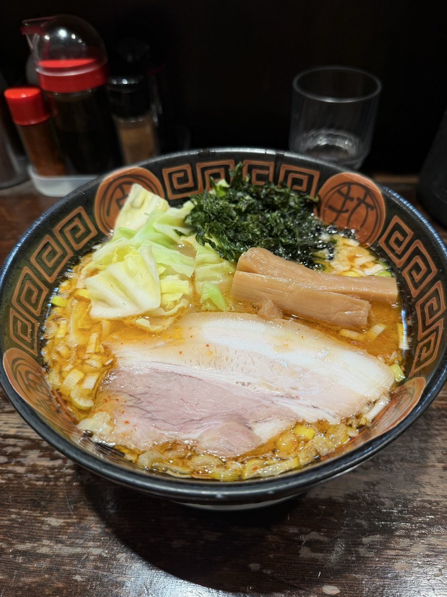 家系ではないですが　浅草橋の来吉ラーメンを食べる。味噌ベースで少し柑橘が入って食べ易くうまい！！構成からですと赤湯の龍上海のような感じです。毎週行ってます。