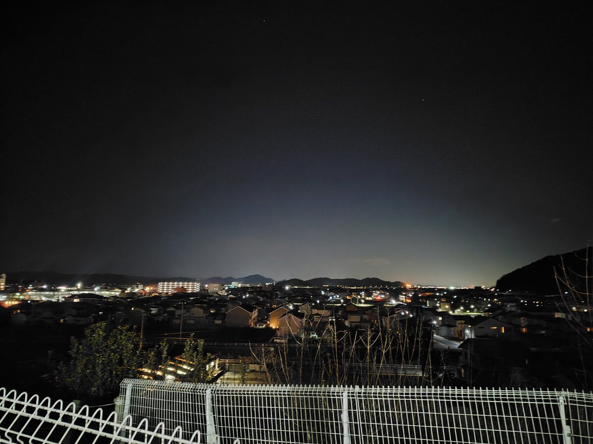 thepumpkins_481's tweet photo. 細かい確認と通しをして、最後の稽古終了！
音響は劇団天狼星計画の松岡さんに再びお願いしております！オリジナル曲をあれこれ入れてくれました✨️ありがたい〜
主な稽古場となった、揖保川スポーツセンターさんからの夜景きれいでした。お世話になりました！
次はゲネ！／くん https://t.co/pImf3UTUGe