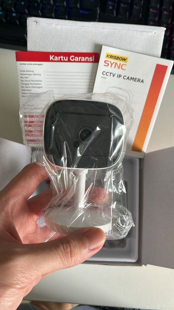 kmhioke's tweet photo. WTS  DIJUAL CCTV Camera
Smart camera, bisa disambungkan dgn aplikasi
Belum pernah dipakai, camera masih bersegel plastik 149k , harga beli 230-an
Dom jakbar https://t.co/UClxM5Wbg0