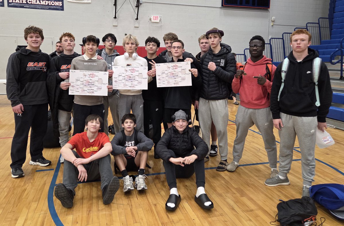 EHSRaidersWrest's tweet photo. It was a battle on the mats tonight, and the Black Raiders showed the MRAC exactly what they’re made of. The team secured a 3rd place finish in the conference!
Conference Champions:
Isaiah Greer, Danny Cleveland, and Kevin Klein.
3rd place finishers: Divine Adams, Jack Ryan https://t.co/uoBwbj6nfq