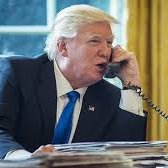 📞-Ya le saque los primeros 10 mil millones que me debe el viejo usurero...
📞-Yo acá me lo chingue con 100 mil dólares para la cena pensando que se iba a tomar la foto conmigo el imbécil..