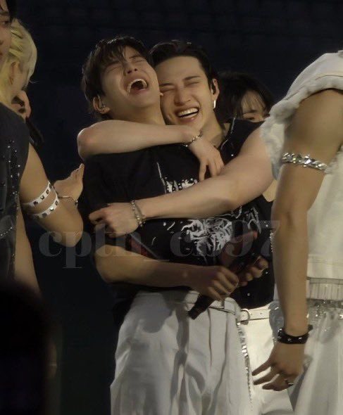 lixmusicmuse's tweet photo. one of the most devastating seungphotos ever https://t.co/xVOq3fBGZh