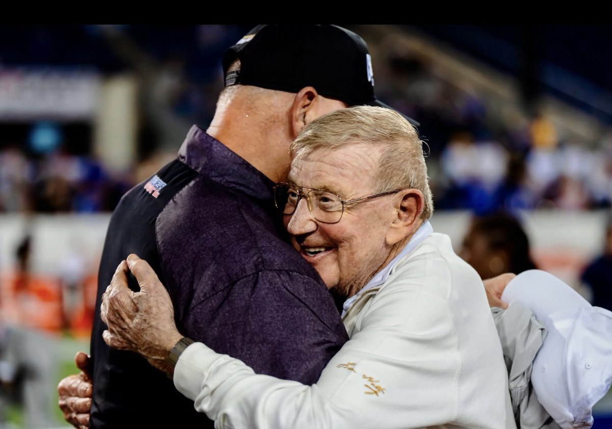 TimBrando's tweet image. Oh at some point I think we all knew we’d be lucky to hold on to Lou and legends like him much longer. So many we’ve looked up to and many I had the honor and privilege of not only covering, but working alongside eventually head to their next life of eternal glory. ✝️🙏🙏My