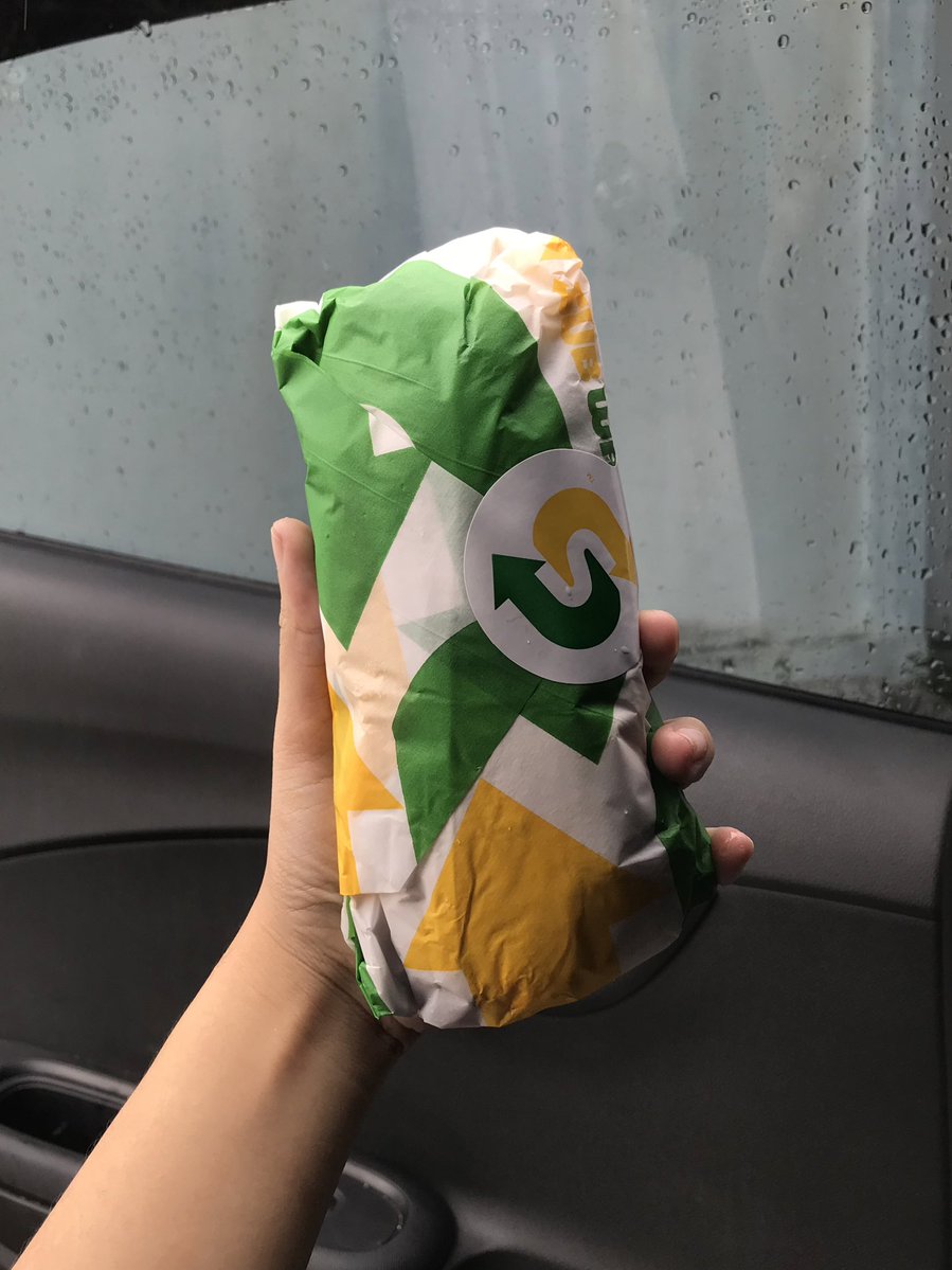 haechmark's tweet image. deym momen adalah bisa makan subway tapi kudu ke semarang dlu 😾

untung enak👍