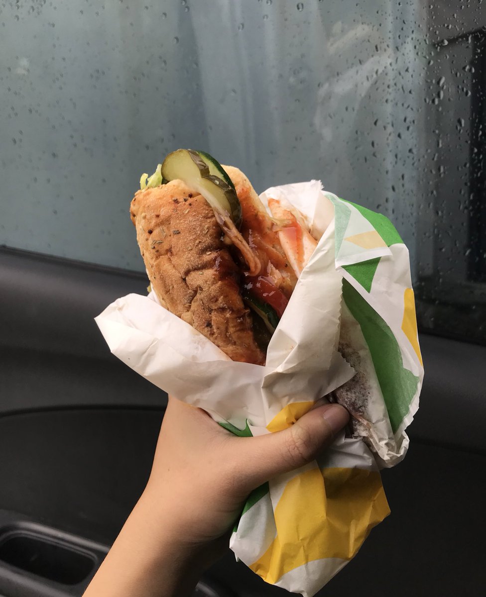 haechmark's tweet image. deym momen adalah bisa makan subway tapi kudu ke semarang dlu 😾

untung enak👍