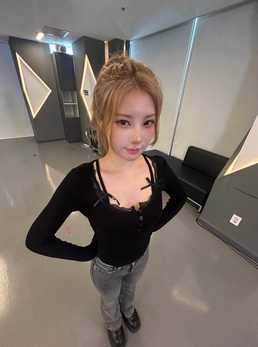 swanphoria's tweet image. mischievous and up to no good