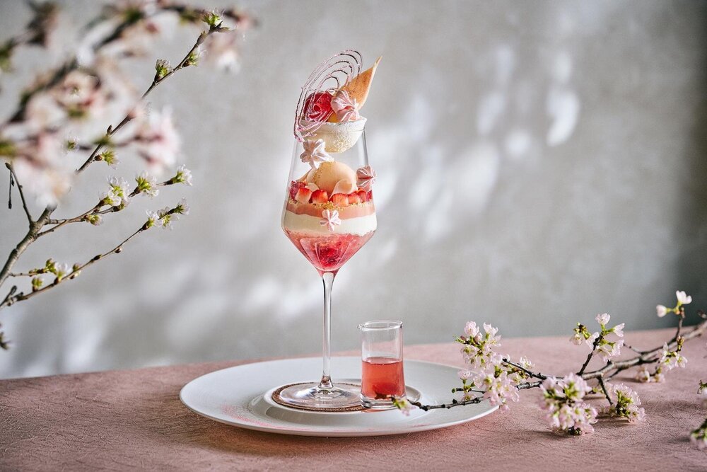 fashionpressnet's tweet photo. ザ・プリンスギャラリー 東京紀尾井町の春限定「桜パフェ」“桜の花びら舞う”アイスや苺をオン - https://t.co/logOtYKHYJ https://t.co/aScfyo2LpY