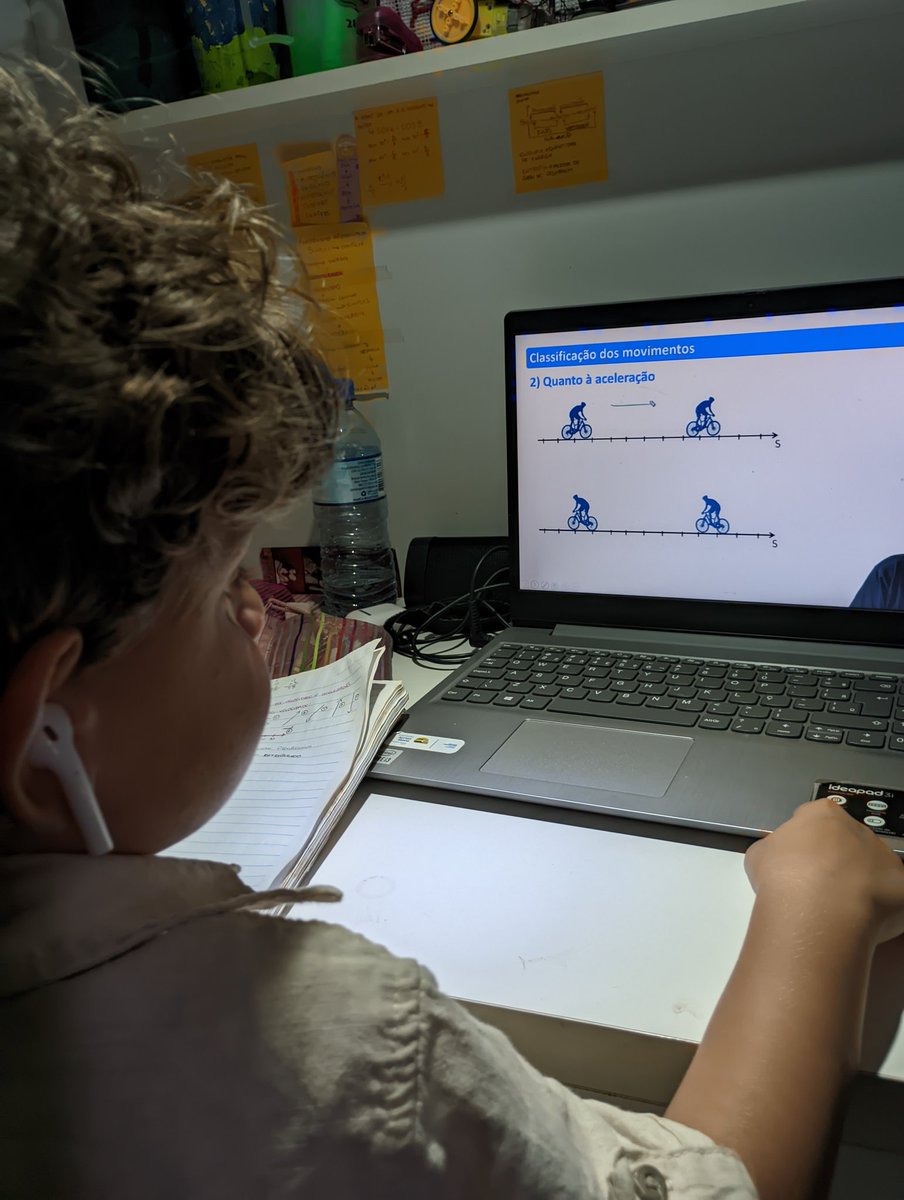 acstudyspace's tweet image. coloquei meu irmao pra estudar pro vestibular desde cedo pra ele já passar direto do ensino médio🙏🏼🙏🏼🙏🏼