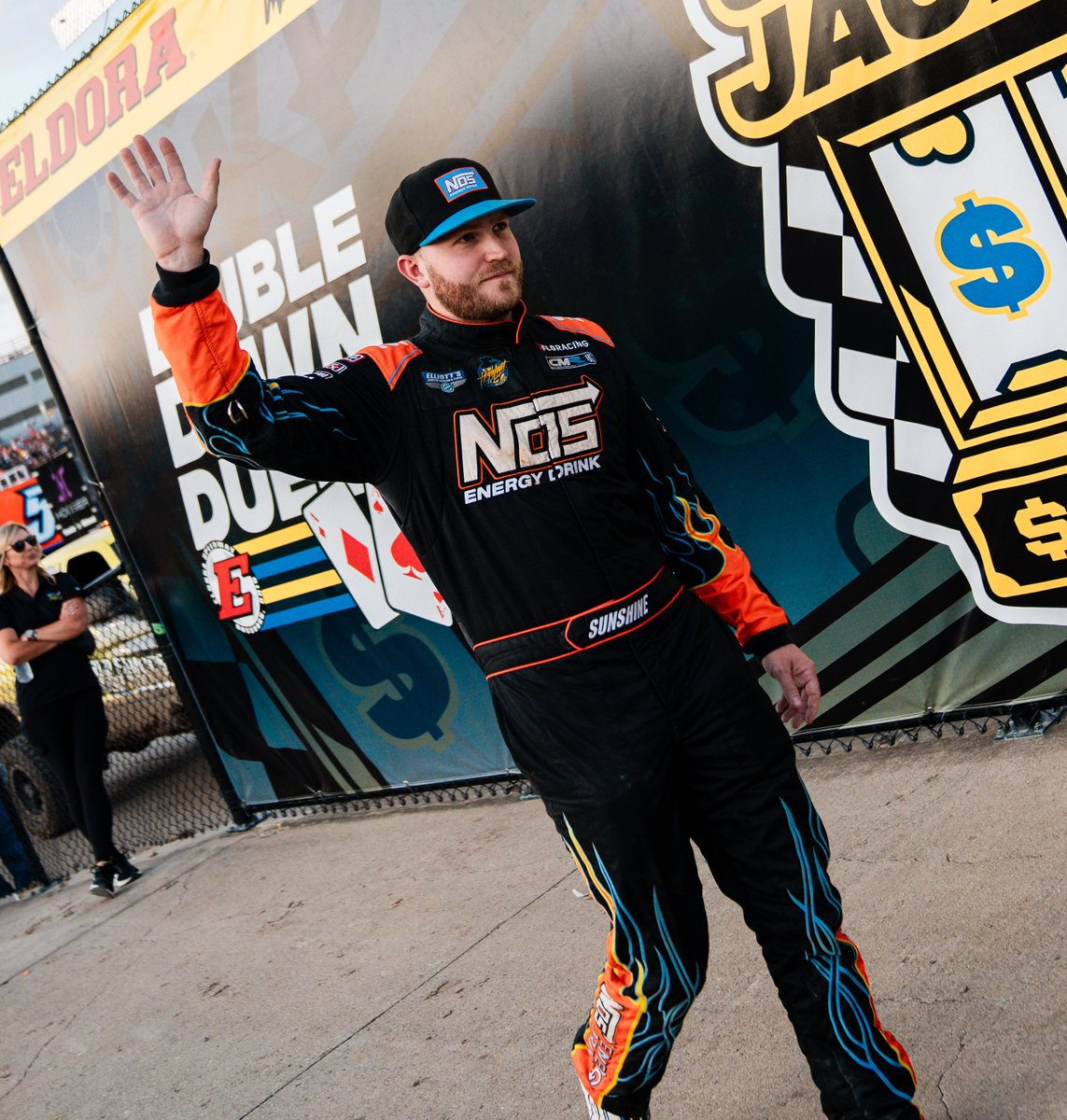 HighLimitRacing's tweet image. Guess whooooooo’s baaaaaaack!! ☀️

@TyCourtney7BC 𝐖𝐈𝐍𝐒 his first race back from a six-month injury tonight at @VolusiaSpeedway’s @DIRTcarNats with @ASCSRacing.

Congrats to “Sunshine” and the @ClausonMarshall, @NosEnergyDrink #7BC team!