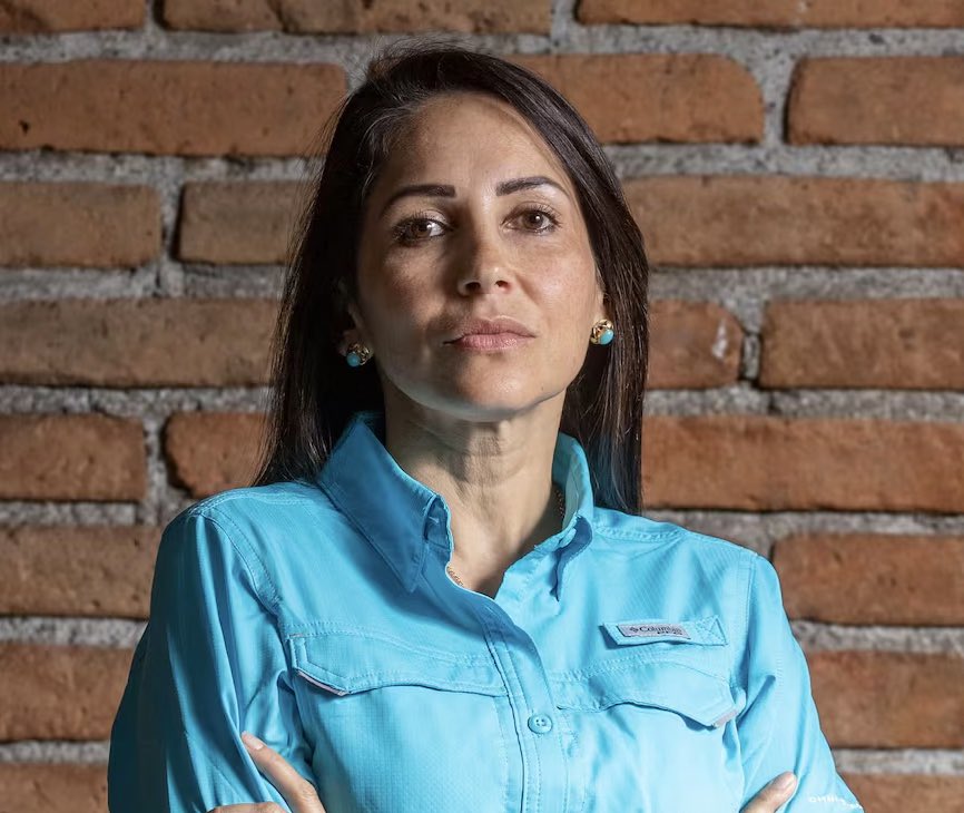 ⚫️ “SI LUISA GANABA LAS ELECCIONES, HUBIERA ENTREGADO EL PAÍS A LAS MAFIAS”

En el marco de la investigación por parte de la Fiscalía en el caso Caja Chica, Santiago Díaz sostuve que Luisa González “tiene muchos compromisos con grupos de del1ncuencia organizada. Maduro la