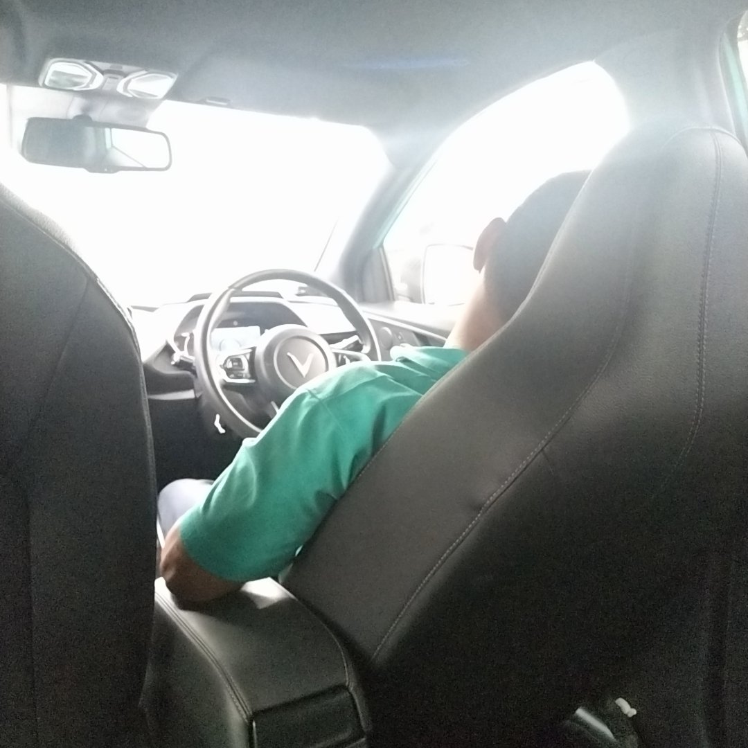 bb_gn9's tweet photo. Greenタクシーの運転手、停まるとすぐ寝ちゃうんですけど。。。
怖すぎる。早く目的地ついて！
今度からBlueにします。。。 https://t.co/HWZnPPM4Ee