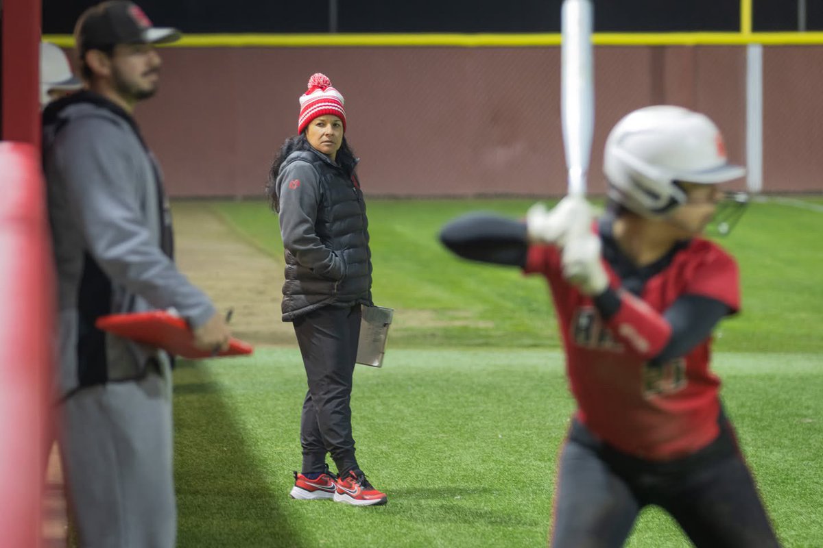 LindaGarza02's tweet image. Year 2️⃣4️⃣ Business 🧳 Per usual🫡 Nothing beats a night under the lights with this crew!!  🐏🥎  #CoachLife #RamsSoftball #NightGames #FresnoCityCollege