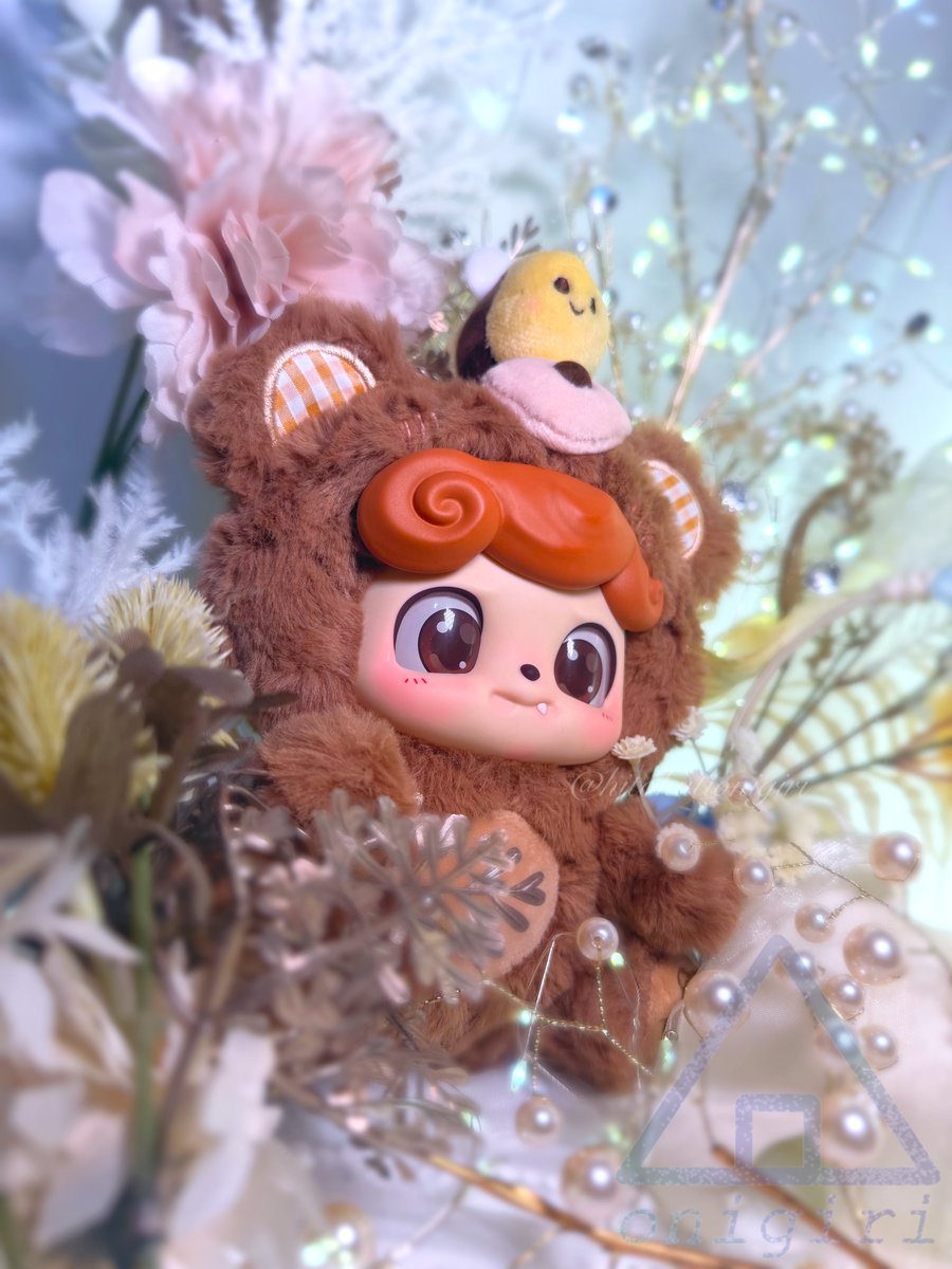 hitokutionigiri's tweet photo. おはようございます☀️
頭に乗っている蜂の顔が少し細長いのが気になるくまちゃん🧸🐝⋆゜
もこもこでかわいい(*ˊ ˋ*)♡
#おはドル
#QKID https://t.co/uWrrvDkqyh
