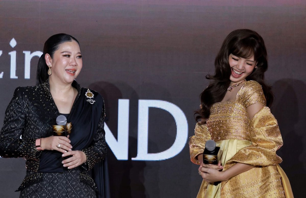 #LISA with Thapanee Kiatphaibool (TAT Governor)

<a href="/wearelloud/">LLOUD</a> <a href="/AmazingThailand/">AmazingThailand</a>

LISA AMAZING AMBASSADOR
#AmazingThailandxLISA
#AmazingThailandExclusiveNight
#FeelAllTheFeelings