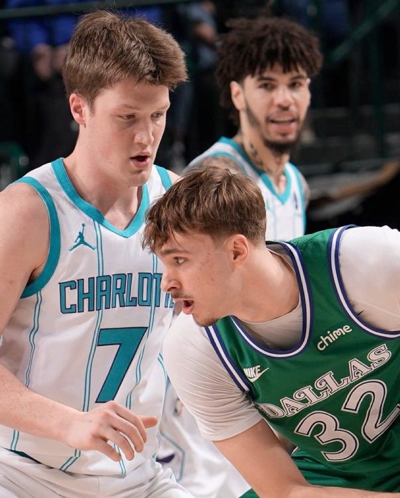 COOPER FLAGG VS. KON KNUEPPEL BATTLE:

Cooper Flagg tonight:
49 PTS — 10 REB — 3 AST — 20/29 FGM

Kon Knueppel tonight:
34 PTS — 4 REB — 3 AST — 10/16 FGM

What a game. 🔥🔥🔥