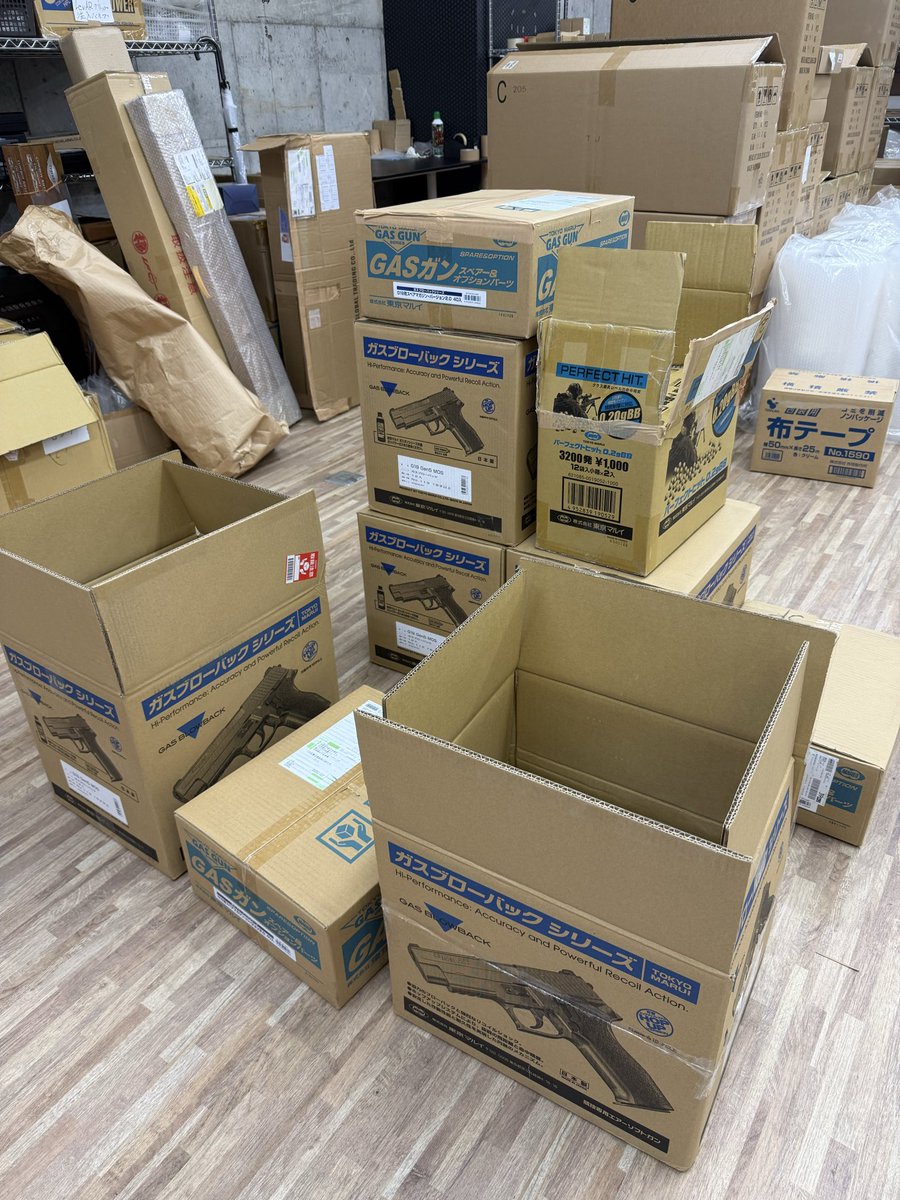 3時くらいから、店頭並びますっ！！！！ よろしくお願い致します👏👏👏👏