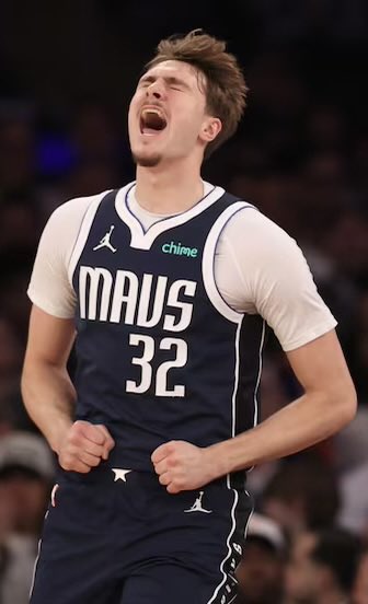 noahweber00's tweet image. Dallas Mavericks rookie Cooper Flagg tonight against the Charlotte Hornets:

- 49 points
- 10 rebounds
- 20/29 shooting from the field
- 3/5 shooting from three

Unreal stuff from the 19-year-old rookie.