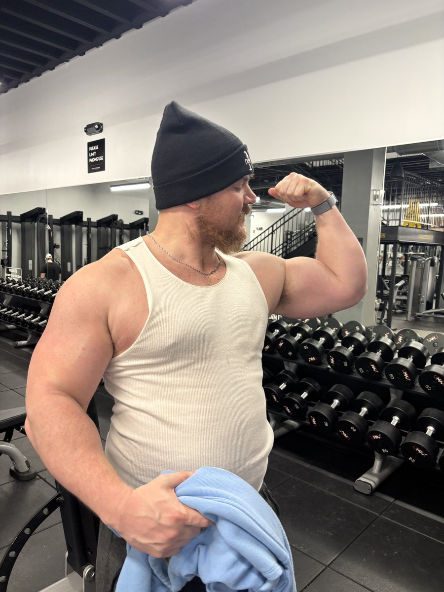 dadbodjock's tweet photo. Worship my big arm bitch 😈 https://t.co/y8sAaIjEXx