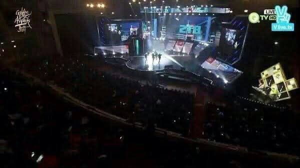 btswingsjm7's tweet image. BTS tuvo "Black Ocean" desde el 2013 al 2016. En todas sus presentaciones, los fans de todos los demás grupos se lo hicieron como forma de mostrar su rechazo. Gracias al cielo el fandom creció tanto que jamás volvió a suceder

Mantengamos siempre encendido ese "OCEANO PURPURA" 💜