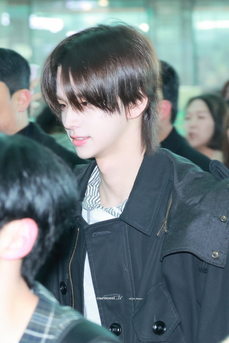 carousel_U tweet media