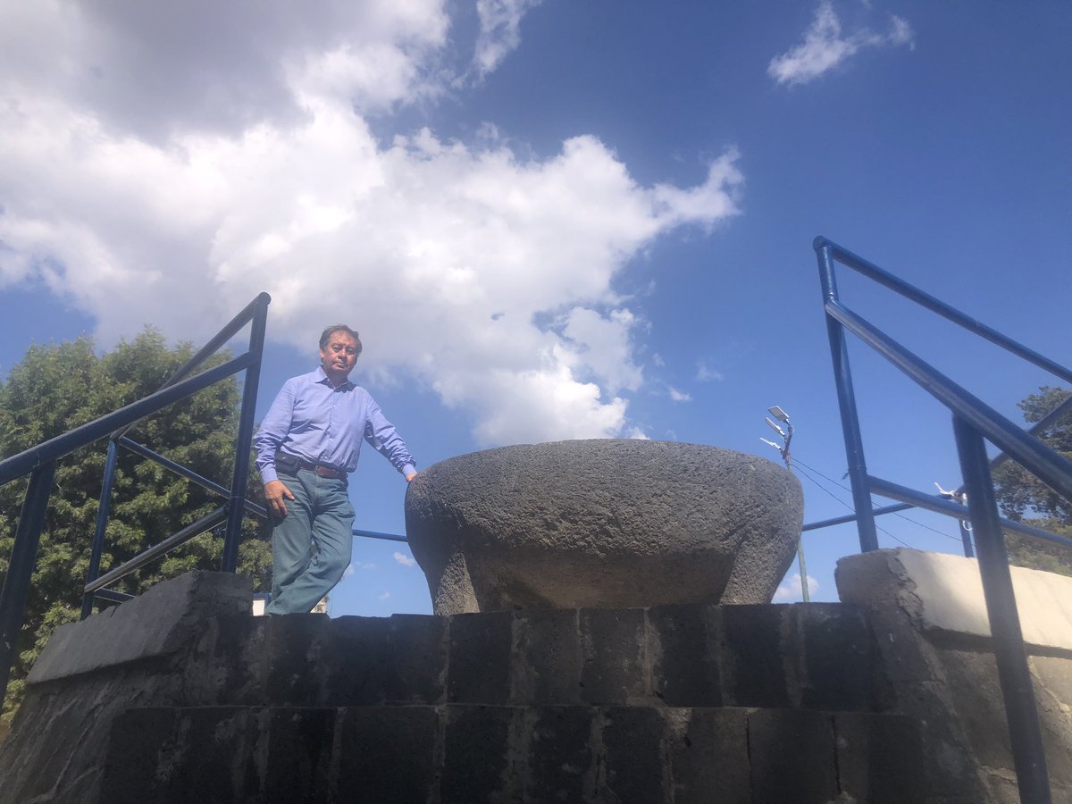 AnyeloMH's tweet photo. Con el molcajete gigante, en San Nicolás, Obispo. https://t.co/1l6ybmYC9c