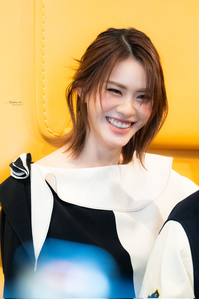 Pow_141511's tweet image. my happiness 💫🧡🦋🌷

#emiamily 
#ANY